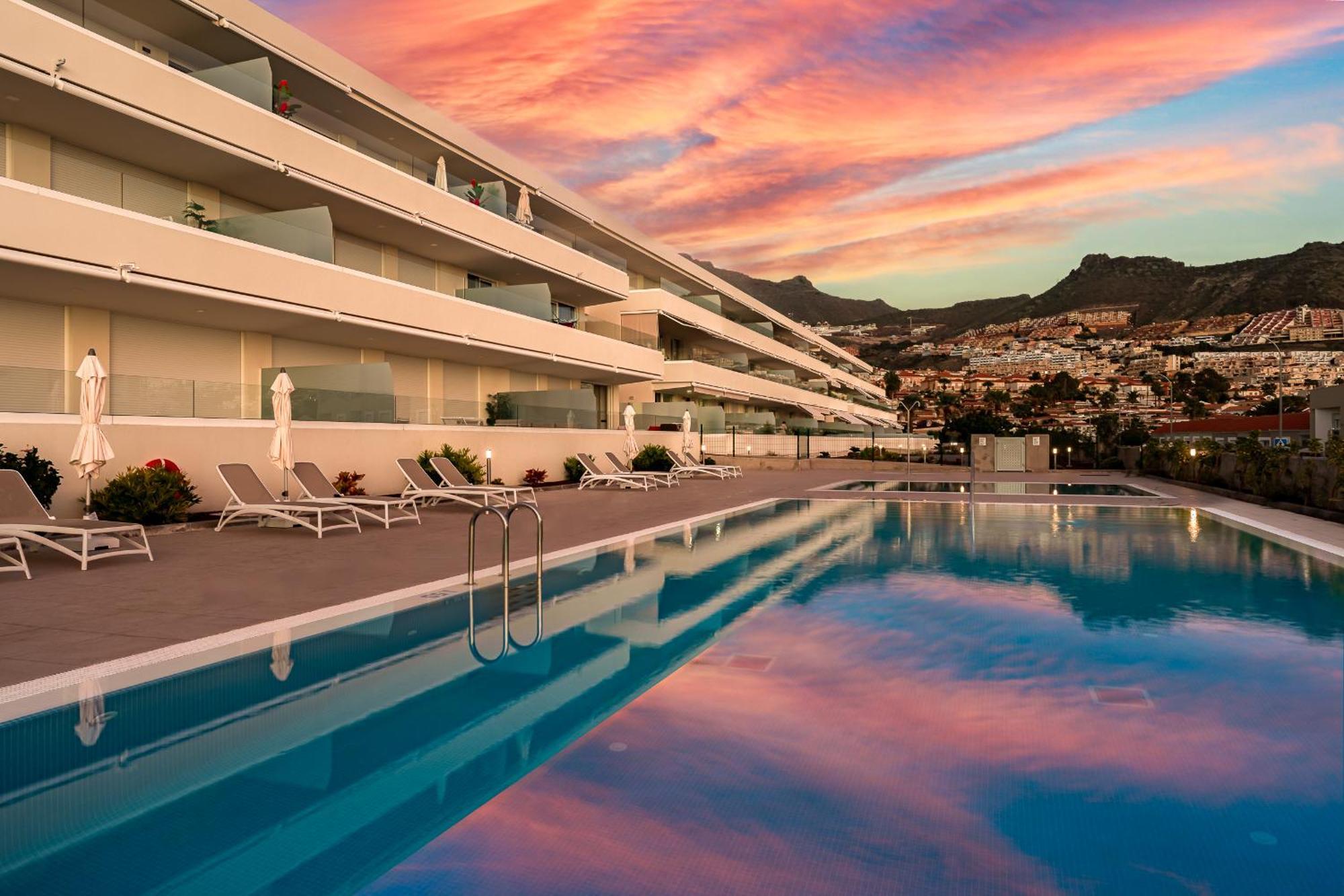 Modern New Apartment Las Terrazas De Costa Adeje. Heated Pool, Big Terrace And Private Parking Bagian luar foto